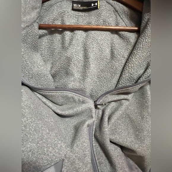 Gray loose fit under armour medium sized zip jacket - Picture 4 of 4
